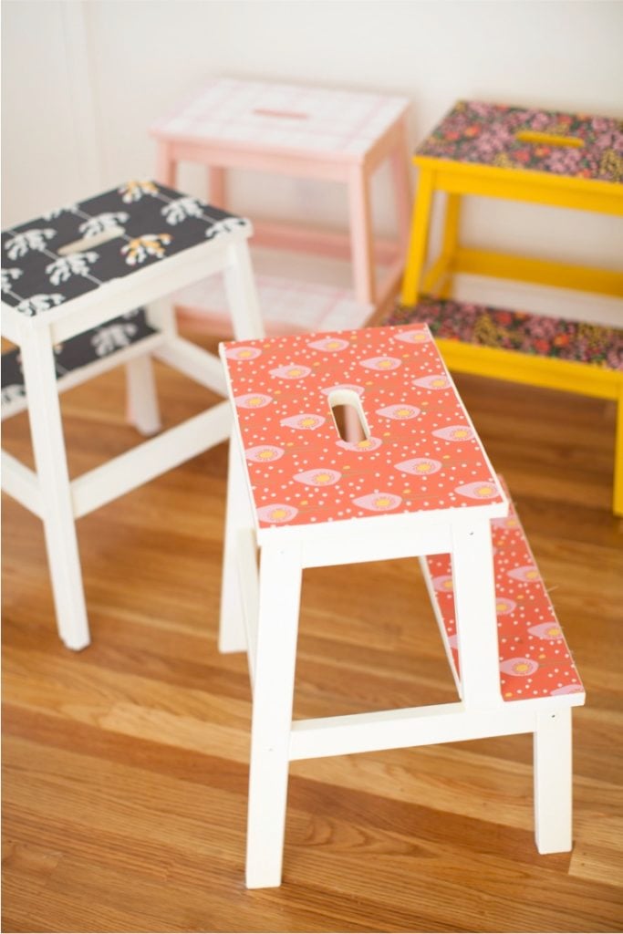 marche pied ikea tabouret blanc rouge jaune style vintage printemps - blog déco - clem around the corner