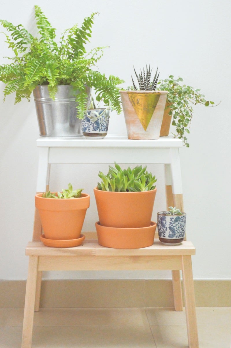 marche pied ikea étagère pour plante bicolore marron blanc style scandinave - blog déco - clem around the corner