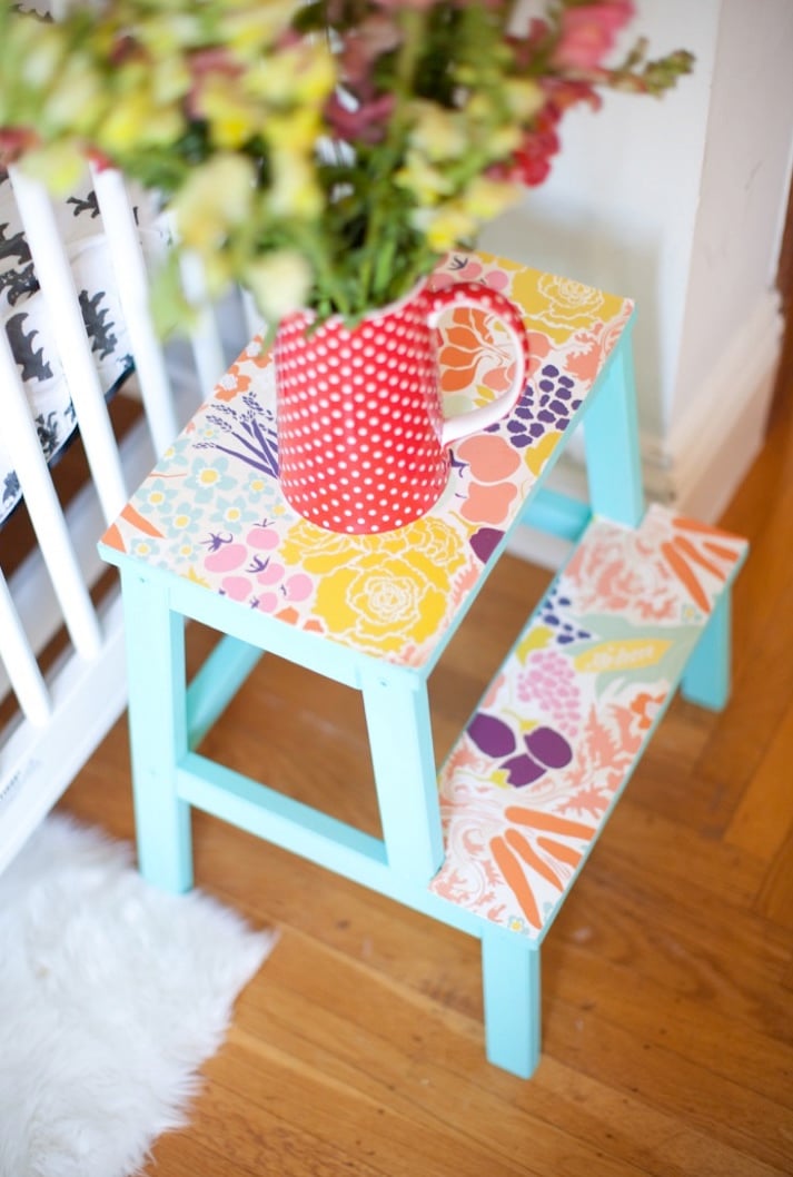 marche-pied ikea hack chambre mobilier bois bleu turquoise fleuri printemps - clemaroundthecorner