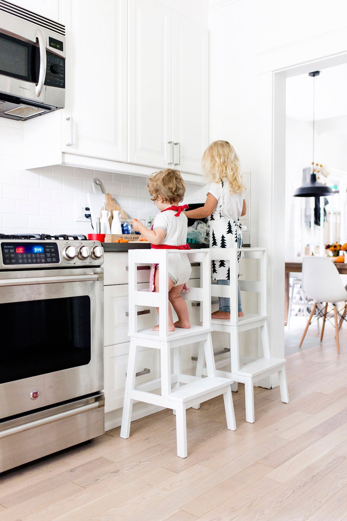 escabeau bois blanc cuisine ikea hacks mobilier enfant - blog déco - clem around the corner