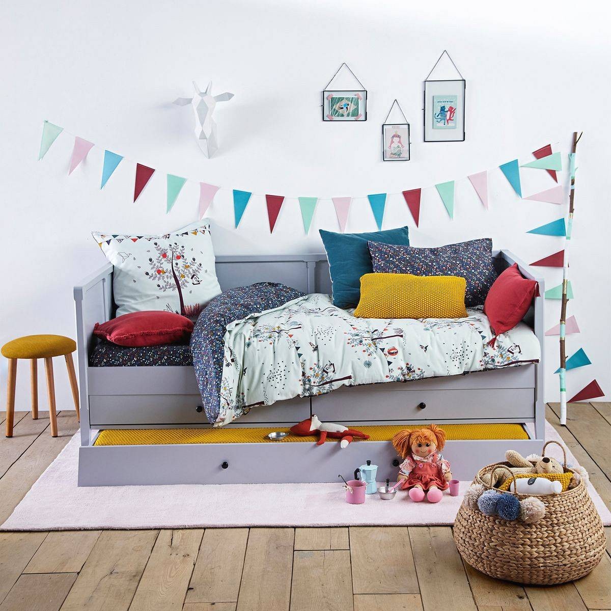 panier de rangement la redoute pompon rose bleu rangement chambre enfant - blog déco - clem around the corner