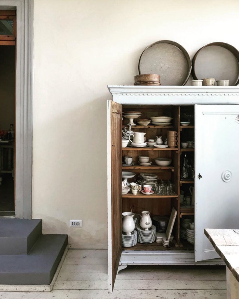 maison style italien rangement cuisine champêtre rustique - blog déco - clem around the corner