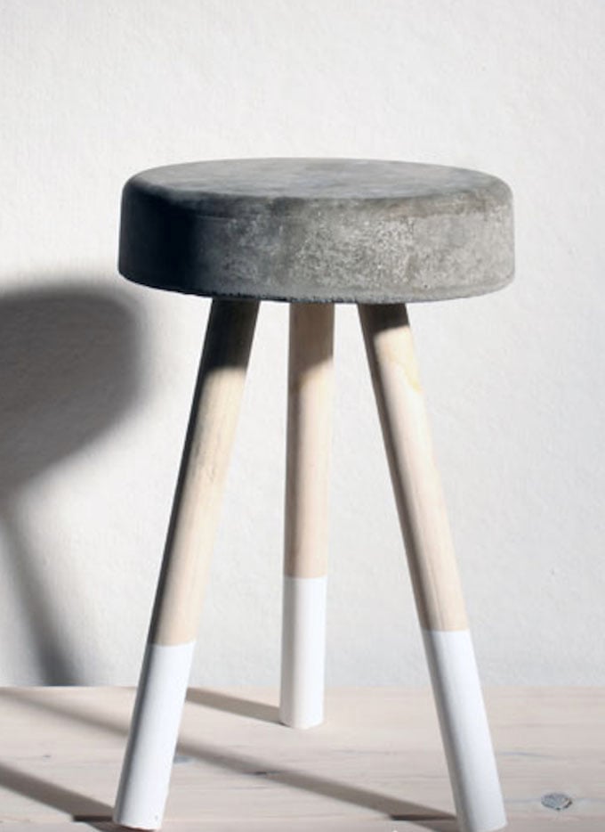 tabouret en béton diy gris blanc blanc bois style sobre - blog déco - clem around the corner
