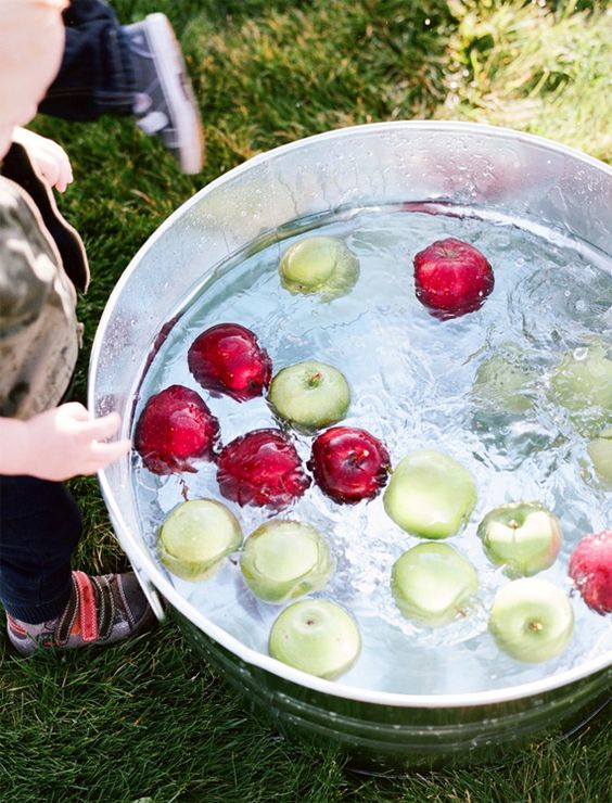 jeu extérieur pomme à croquer tendance activité été enfant - clem around the corner