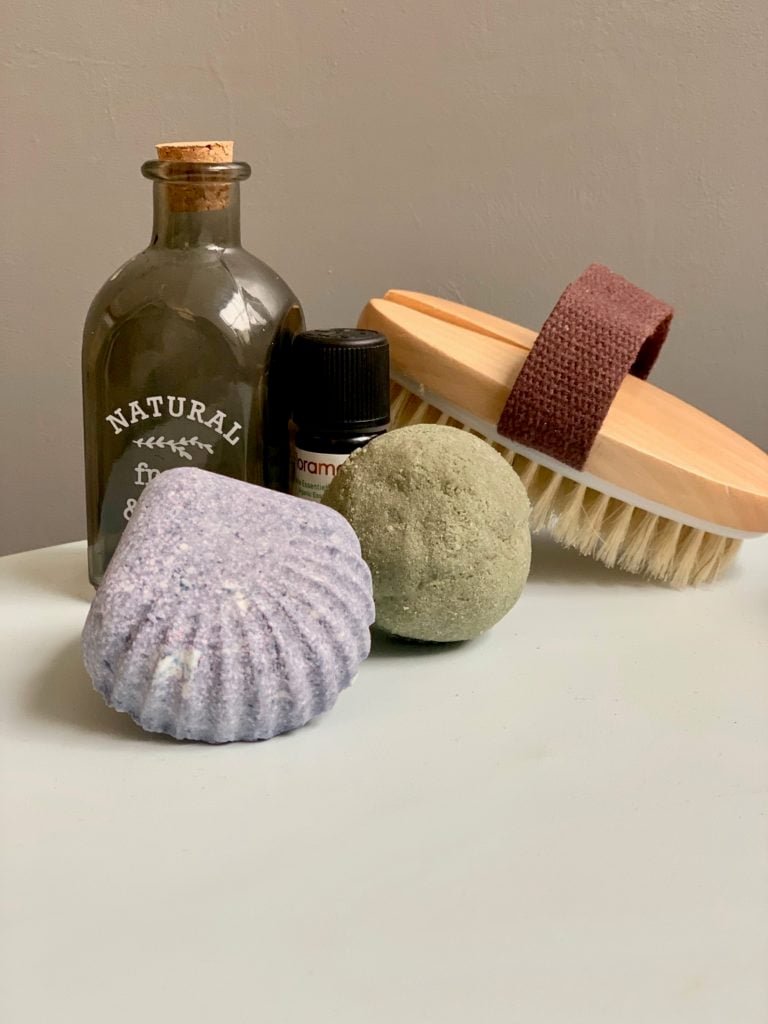 bombes de bains facon lush argile colorant bio en forme de coquillage pour le bain déco clematc