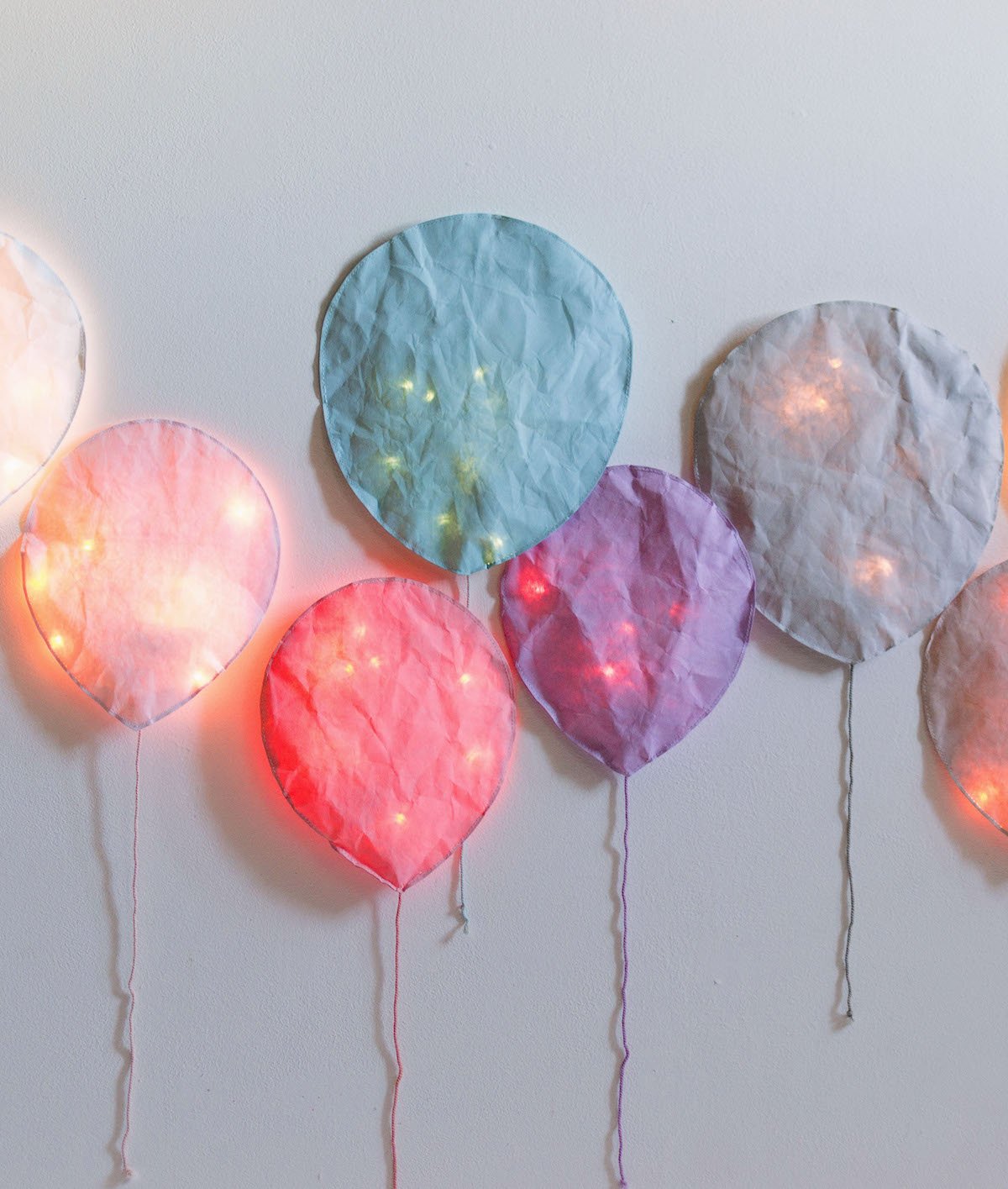 ballon papier luminaire mur blanc déco chambre enfant