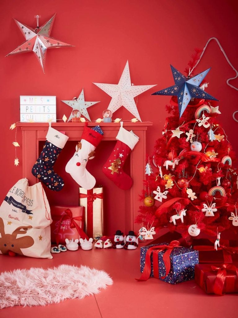 clemaroundthecorner salon rouge esprit noël lampe papier étoile blanche