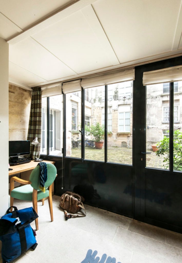 visite appart verrière bureau bois vue sur cour - blog déco - clemaroundthecorner