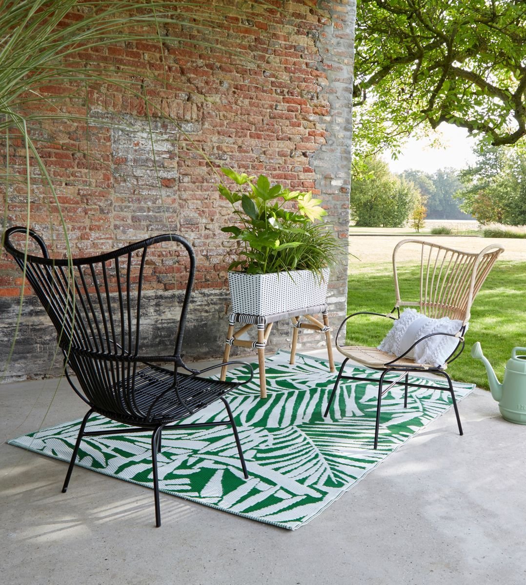 clemaroundthecorner déco été outdoor tapis palmier vert blanc salon jardin