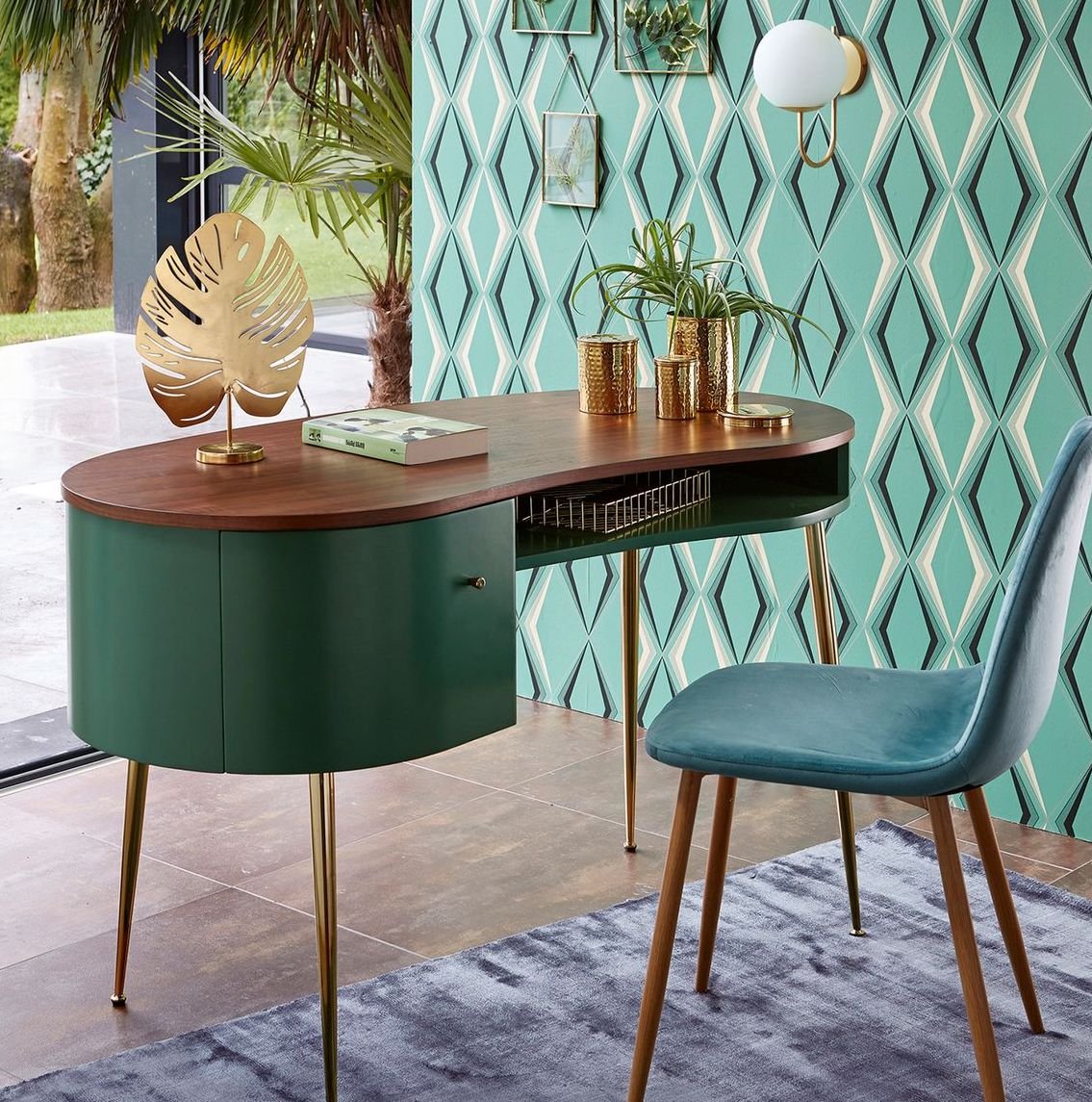 blog déco bureau exotique géométrique luxueux table ronde bois papier peint géométrique