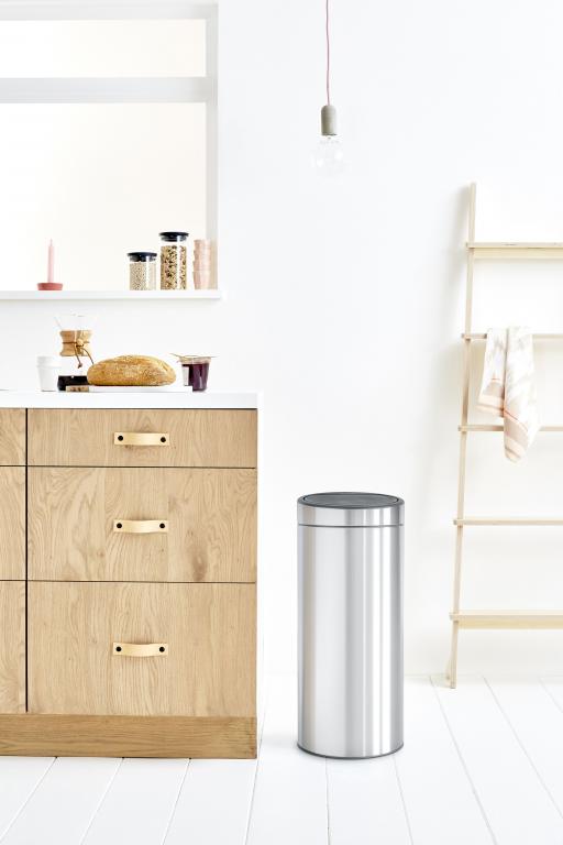brabantia a 100 ans cuisine scandinave design blanche bois claire - blog déco - clemaroundthecorner