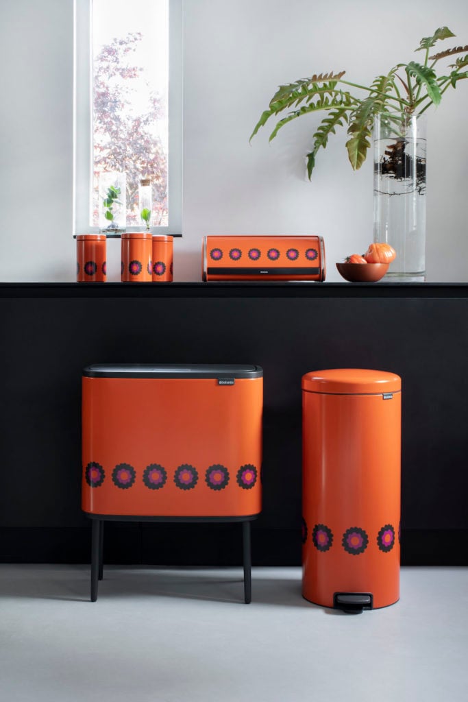 brabantia a 100 ans poubelle rétro vintage fleur orange - blog déco - clem around the corner