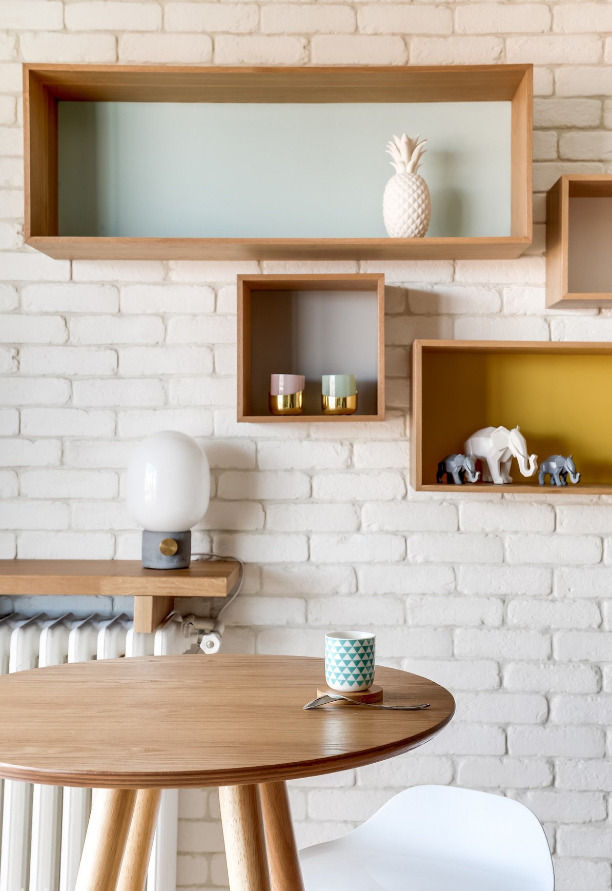 blog déco séjour mur briques stylé industriel table haute ronde