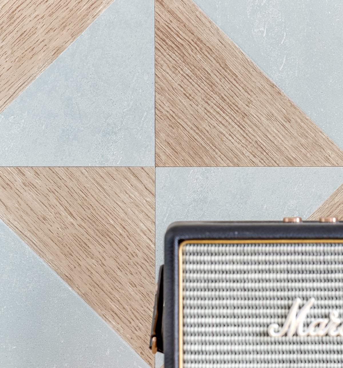 studio 25m2 mur géométrique bois bleu scandi blog déco