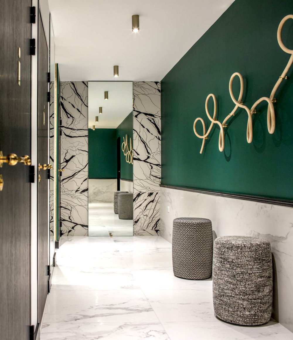 vert foncé salle de bain laiton marbre blanc déco