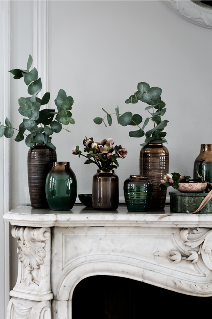 cheminée marbre blanc vintage vase verre souffle déco couleur vert sapin