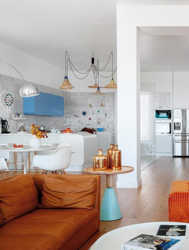 maison à malaga cuisine américaine ouverte sur salon escalier contemporain - blog déco - clem around the corner