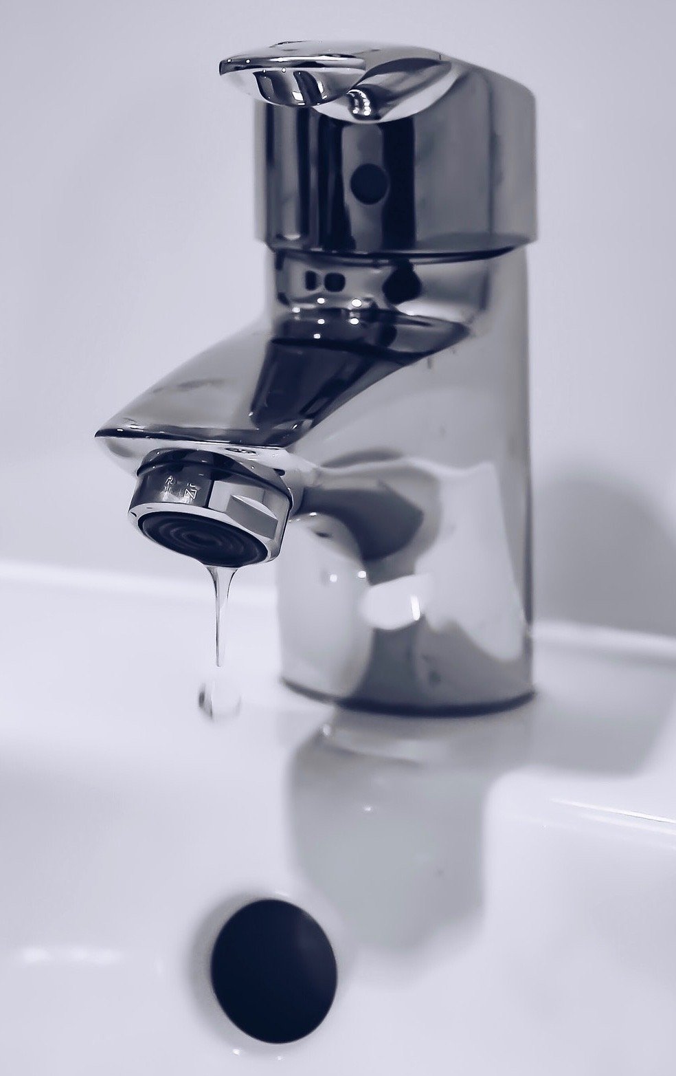 robinet robinetterie chromée salle de bain lavabo évier goutte eau régulateur d eau économisateur mousseur économie réducteur débit - blog déco - clem around the corner