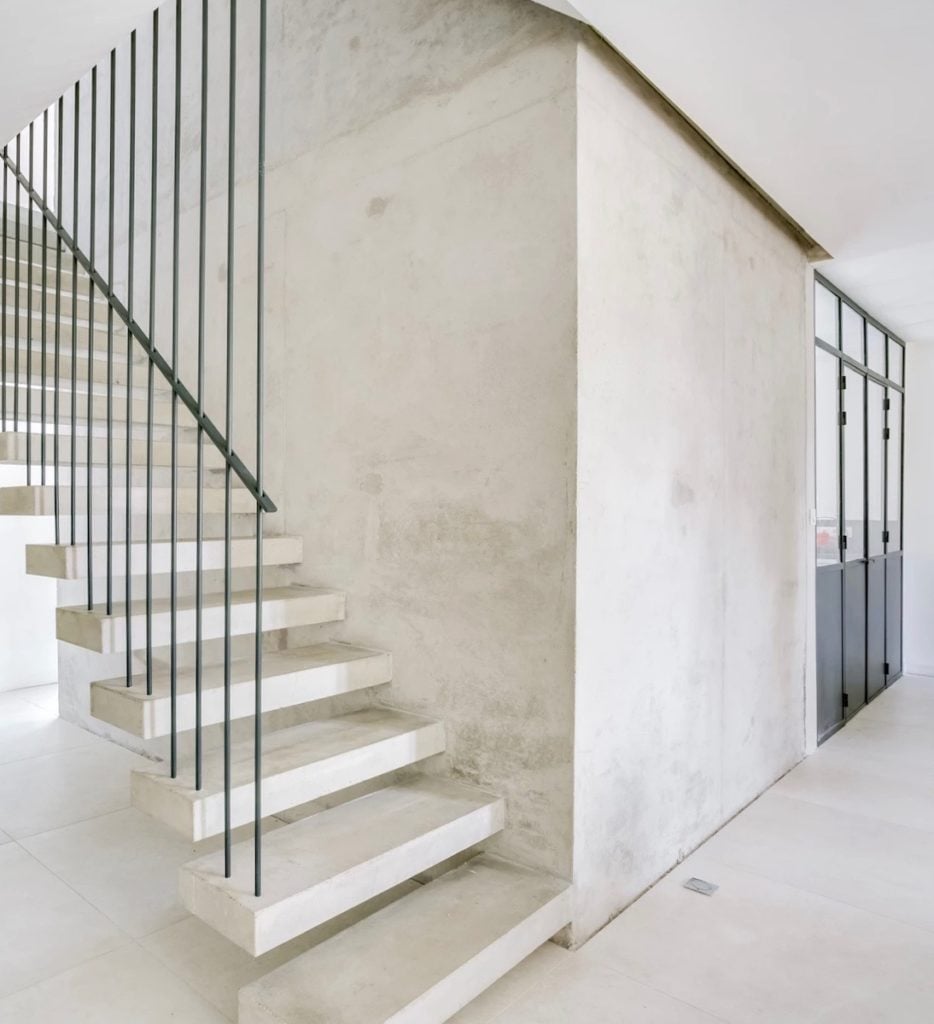 escalier béton suspendu corde metal noir déco design tendance - blog déco - clemaroundthecorner