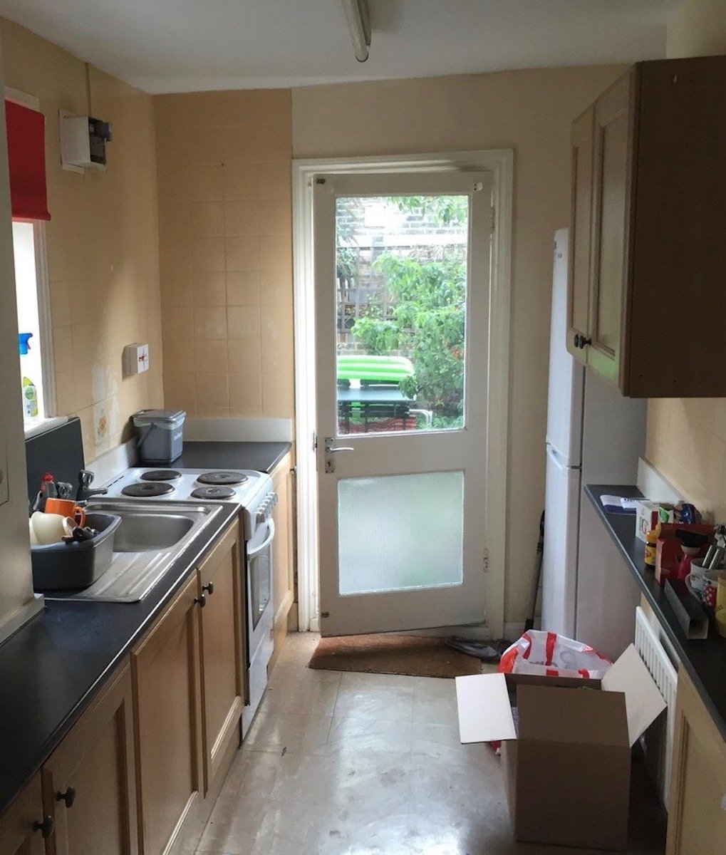 cuisine avant rénovation couloir meuble vieux bois - blog déco - clematc