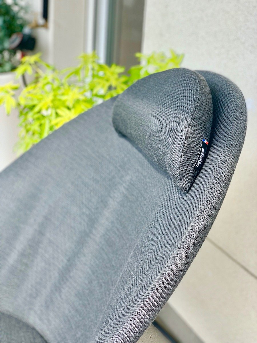 dossier fauteuil gris noir plante verte coussin tête - blog déco - clemaroundthecorner