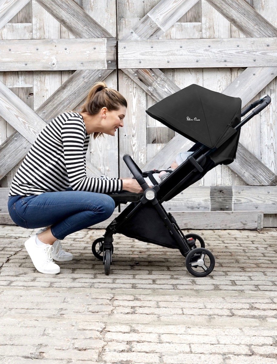 JET poussette design noire confortable pratique bébé à petite enfance clematc