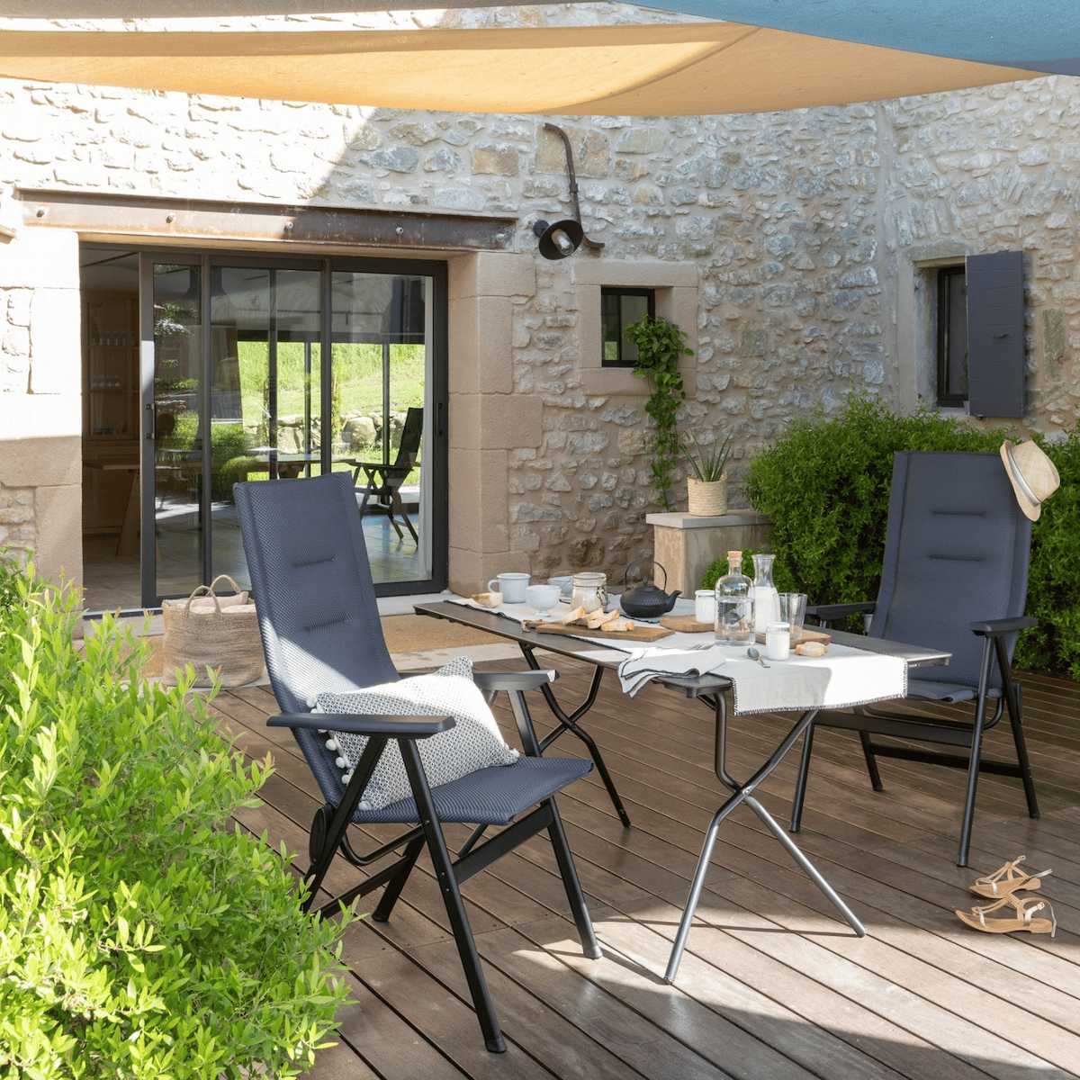 Fauteuil zen it couleur noir terrasse extérieure tendance mobilier confort - blog déco - clemaroundthecorner