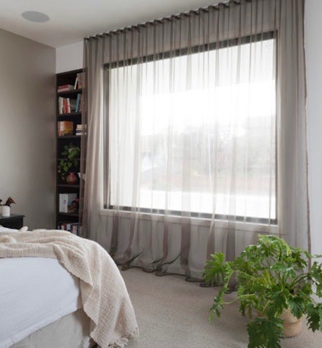 chambre maison green paroi vitrée immense pour capter la lumière énergie solaire passive clemaroundthecorner