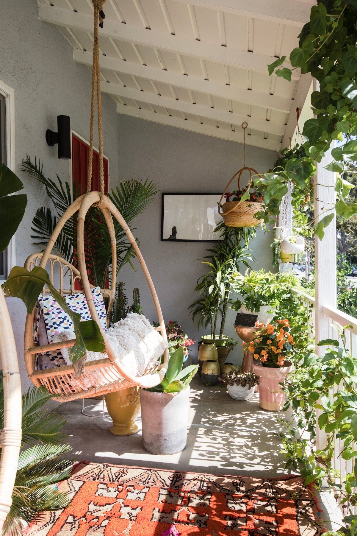 terrasse tapis bohème fauteuil suspendu osier boho