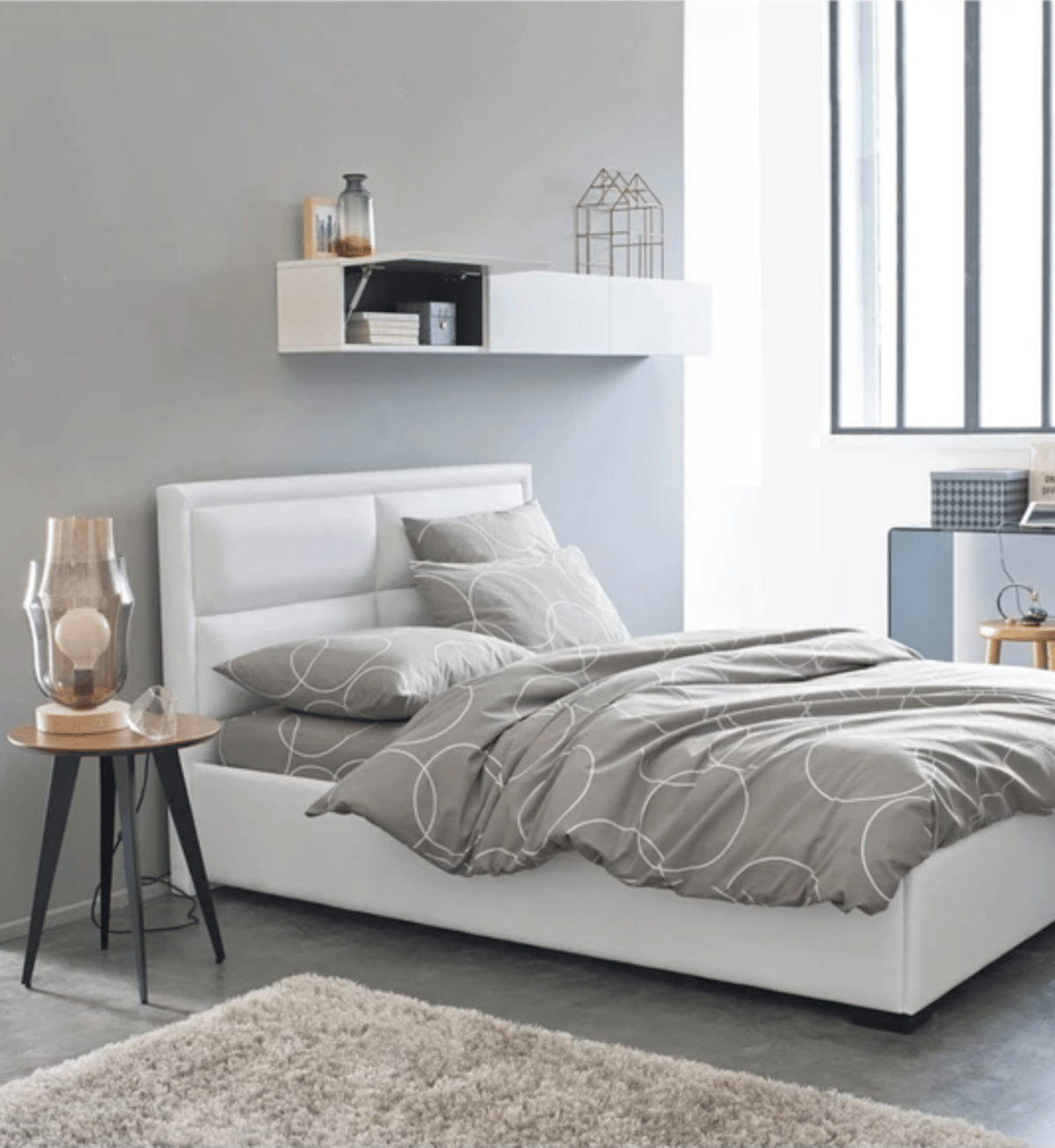 chambre mur gris verrière tapis lit housse de couette - blog déco - clemaroundthecorner