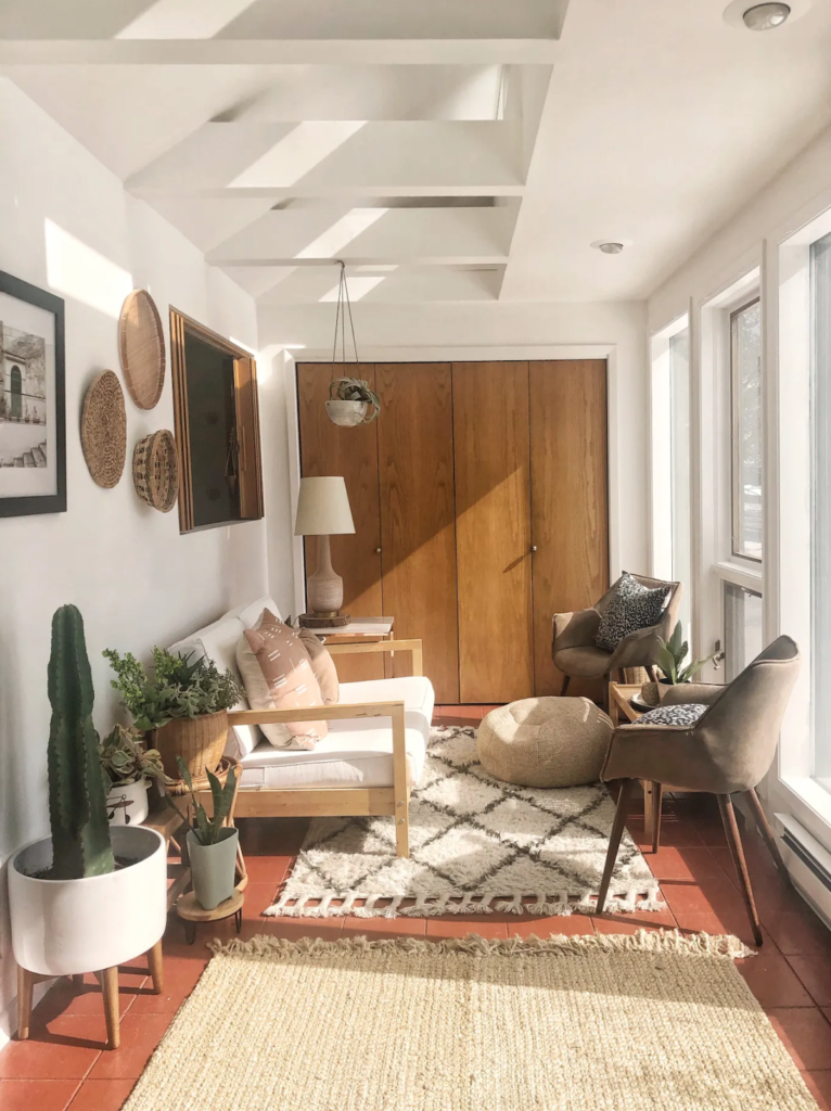 petit salon sous solarium tendance bohème chic - blog déco - clematc