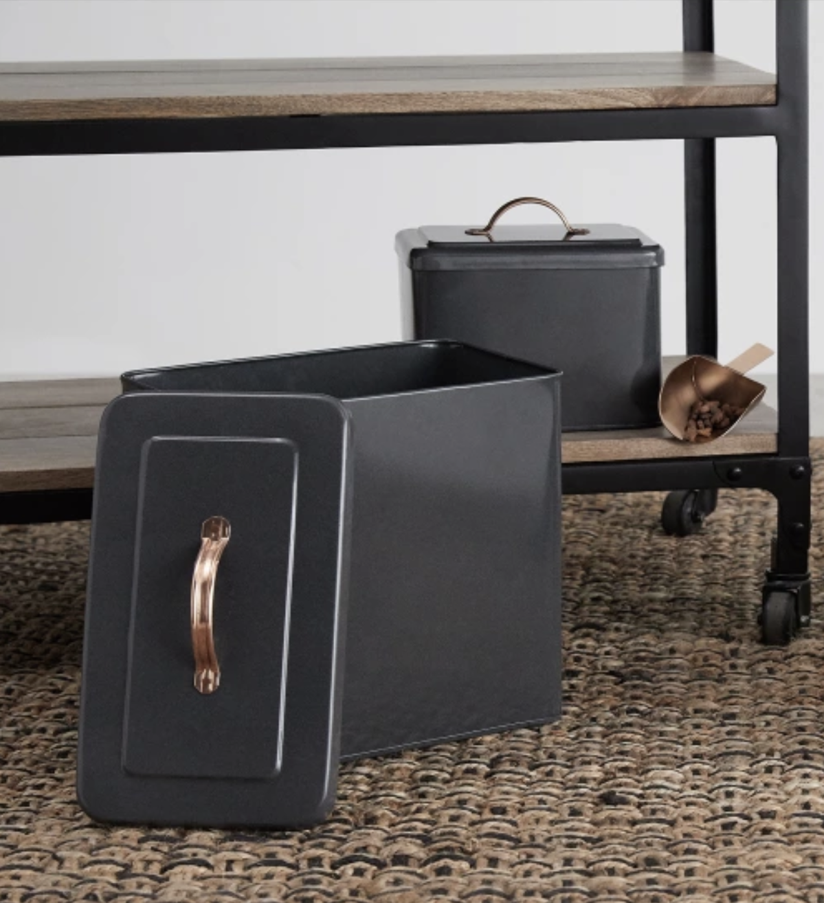 saskia boîtes croquettes avec pelle gris cuivre animaux chat chien - blog déco - clematc