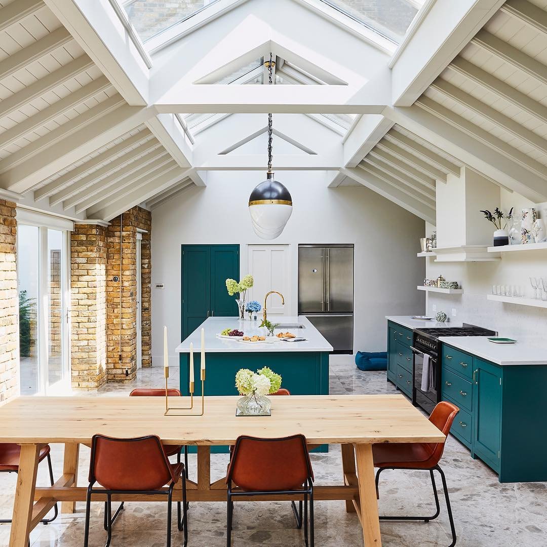 salle à manger véranda ancienne usine visite loft déco bleu canard