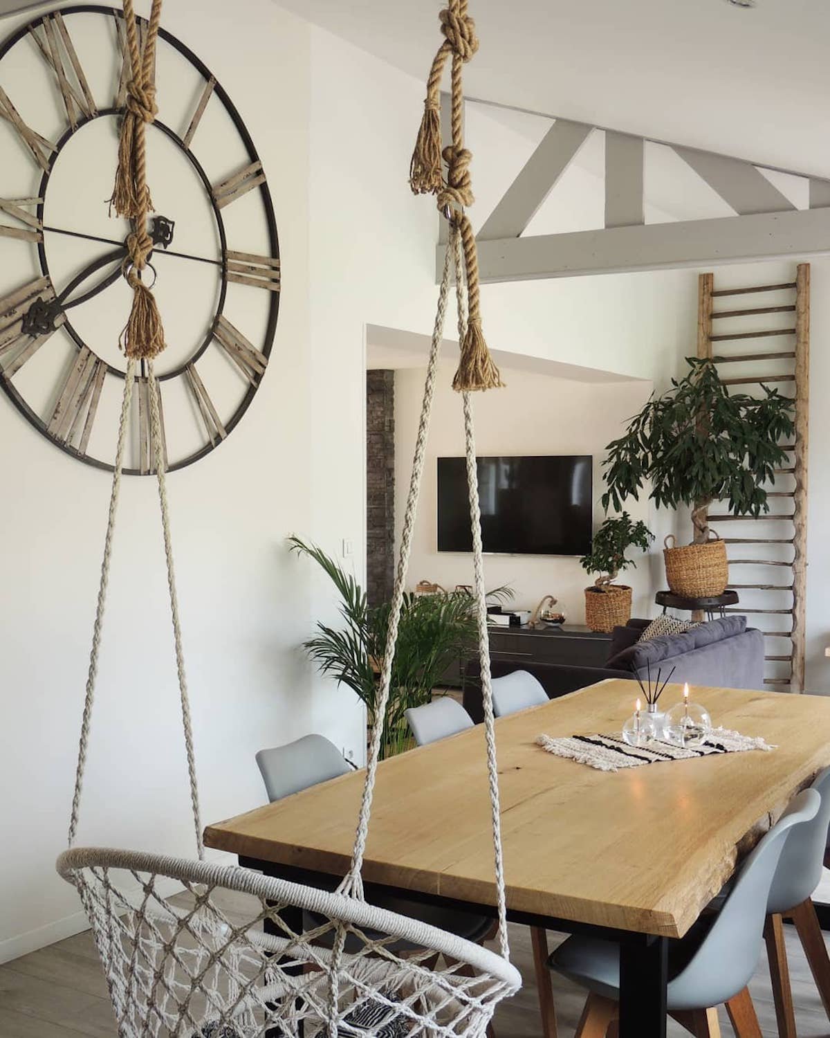 horloge industrielle déco Loisel Industry visite décoration tendance - clemaroundthecorner