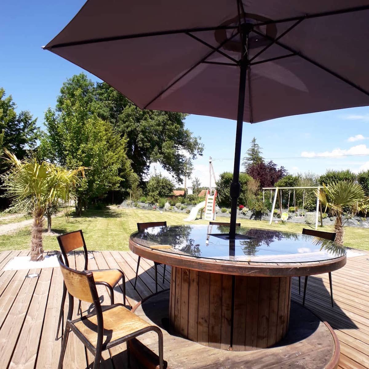 terrasse bois table bobine bois upcycling tendance recyclage - blog déco - clematc