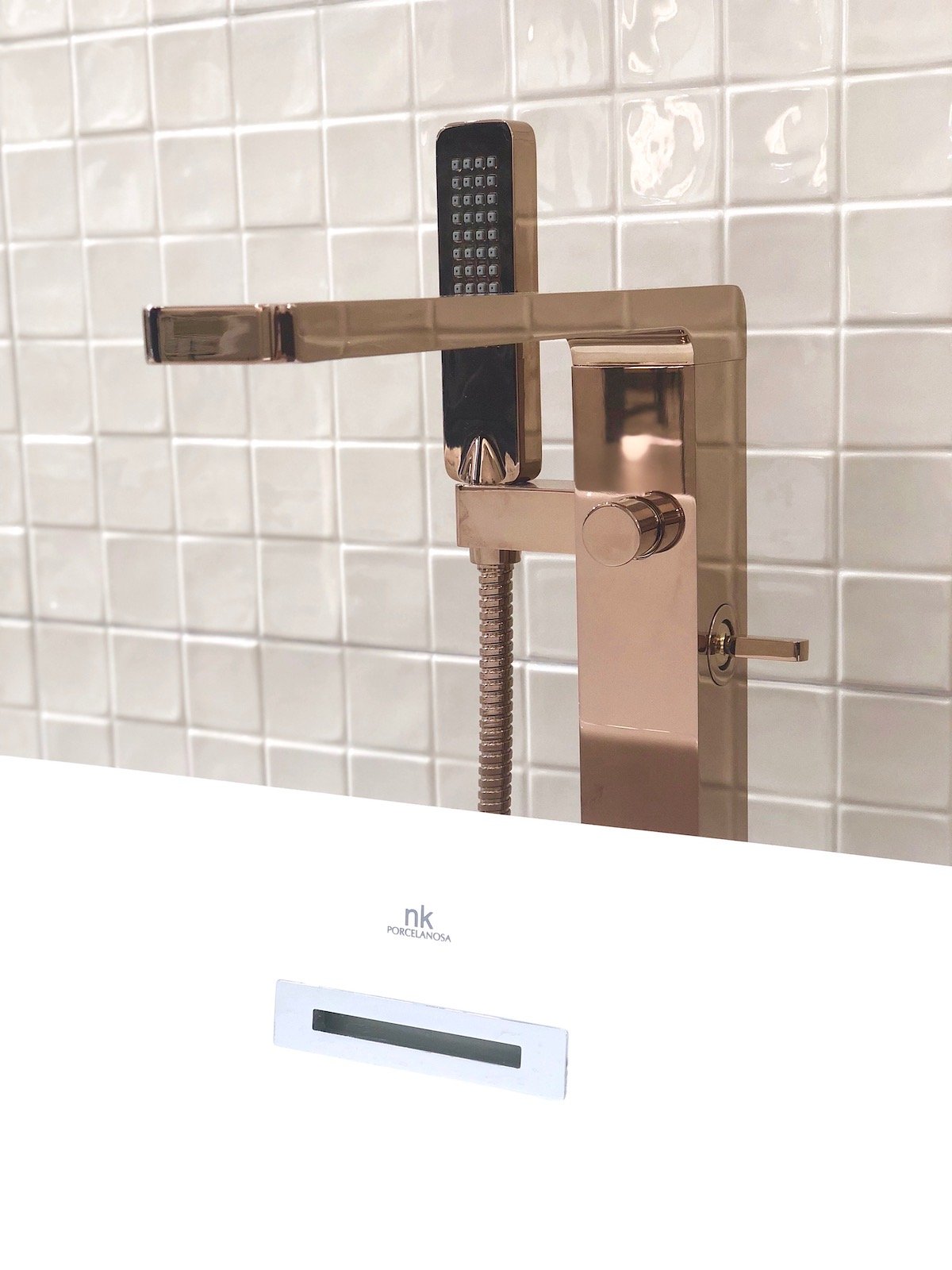 baignoire robinet pommeau or gold rose cuivre design moderne noken porcelanosa