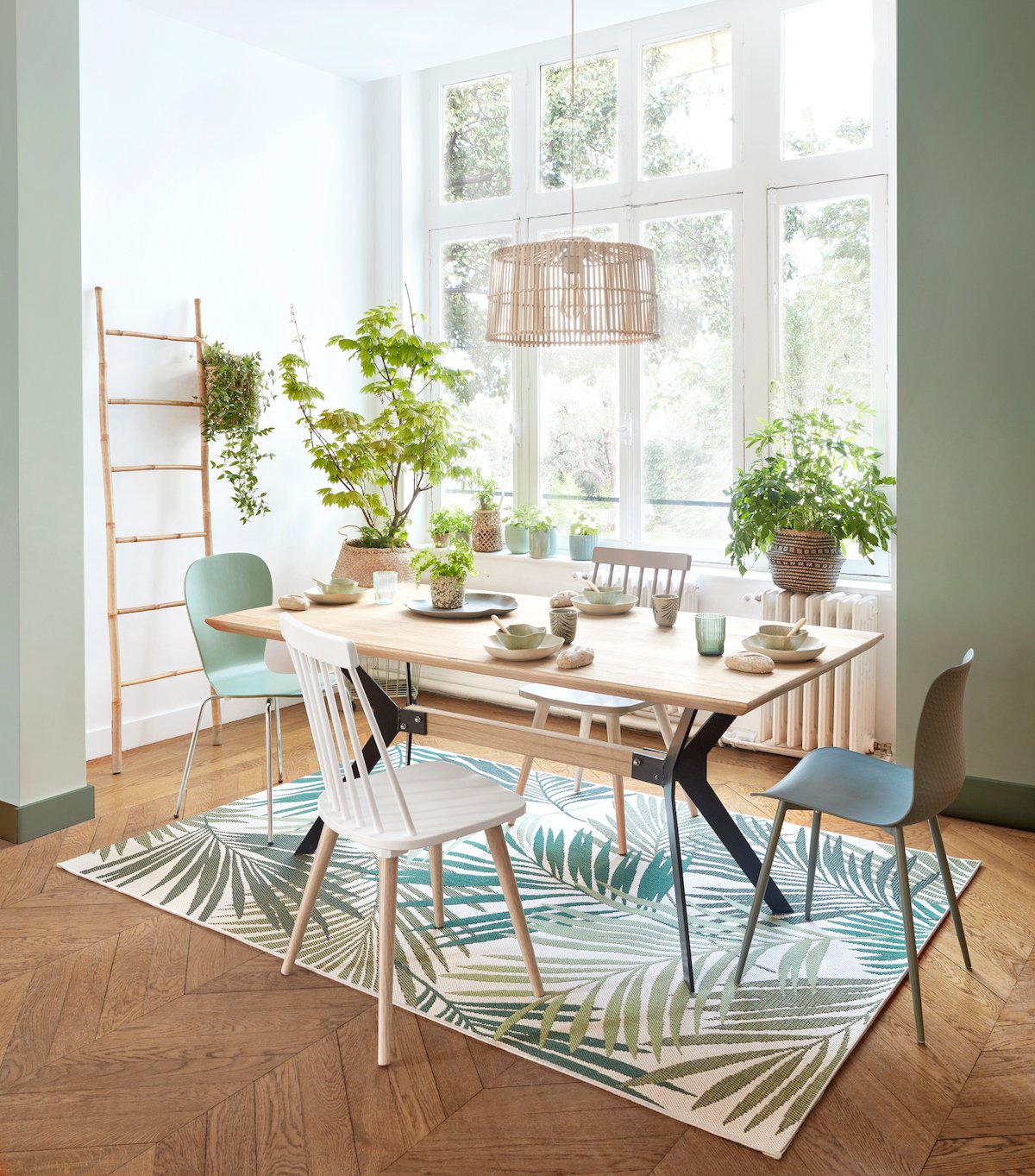 salle à manger urban jungle tapis palmier - blog deco clem around the corner
