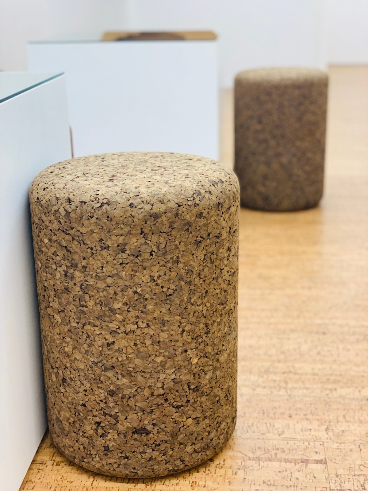 mobilier décoration intérieur assise pouf en liège tendance design - blog déco - clemaroundthecorner