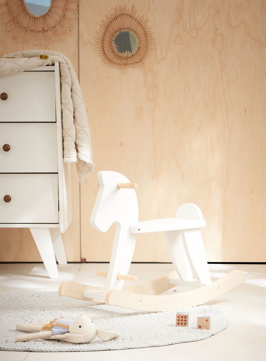 déco mobilier bois blanc chambre enfant cheval à bascule