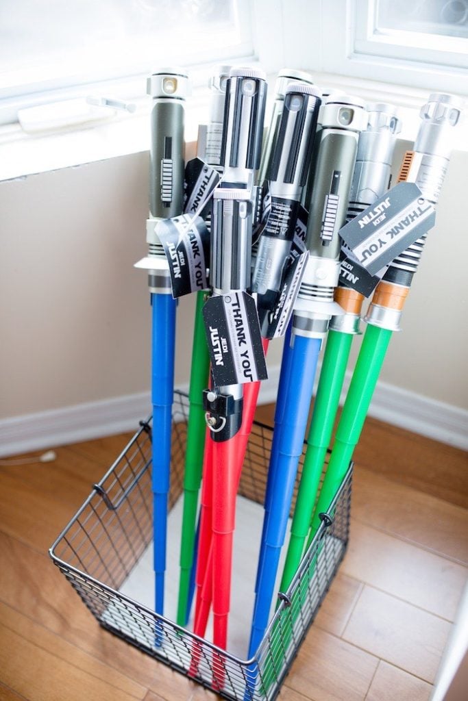 cadeau remerciements invitation sable laser jedi star wars jouet