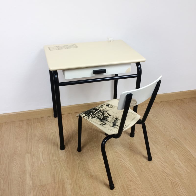 bureau écolier relooké blanc crème noir partition de musique dessin bateau idée diy - blog déco - clem around the corner