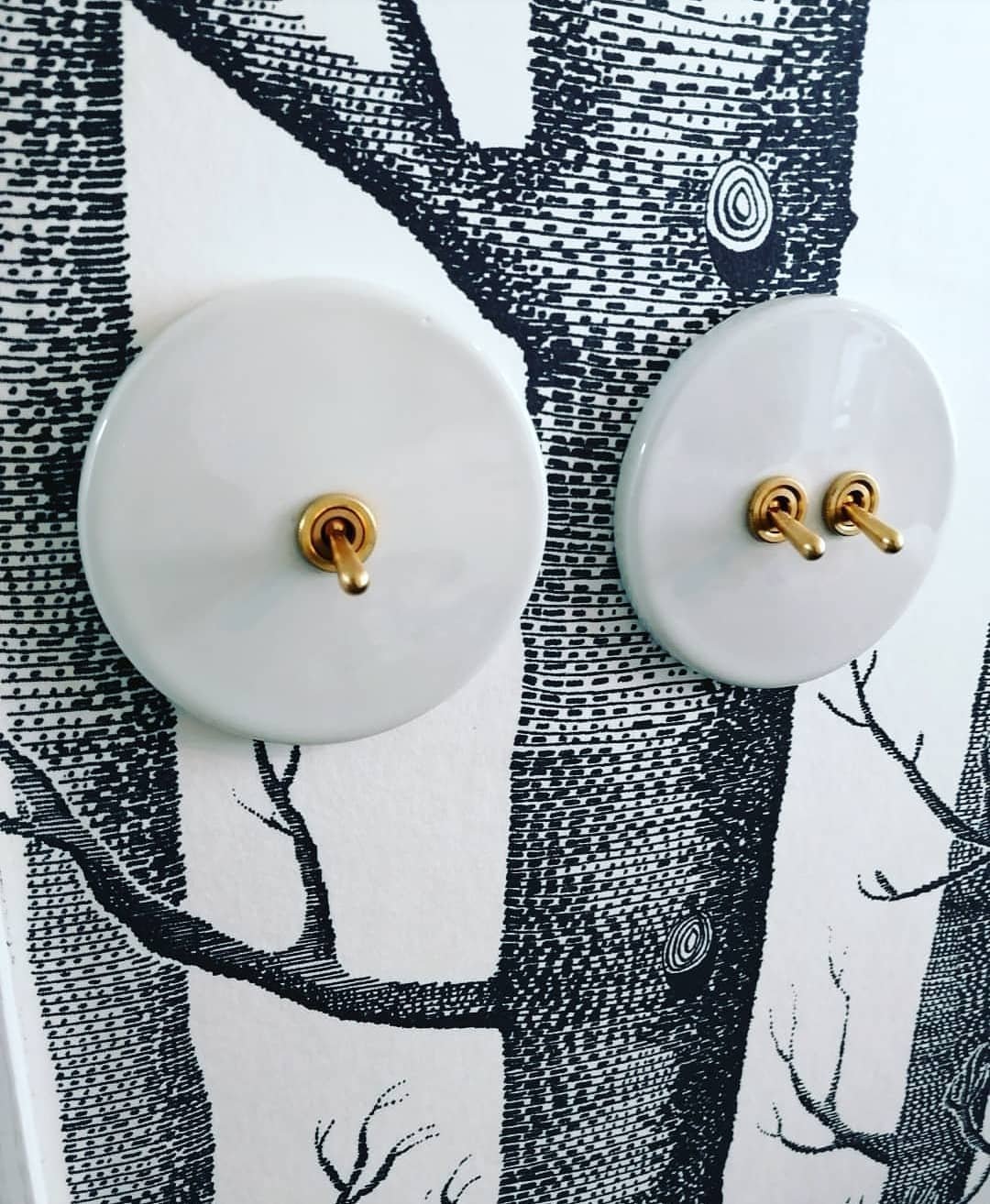 où trouver des interrupteurs vintage rétro revisité design rond doré porcelaine tendance déco
