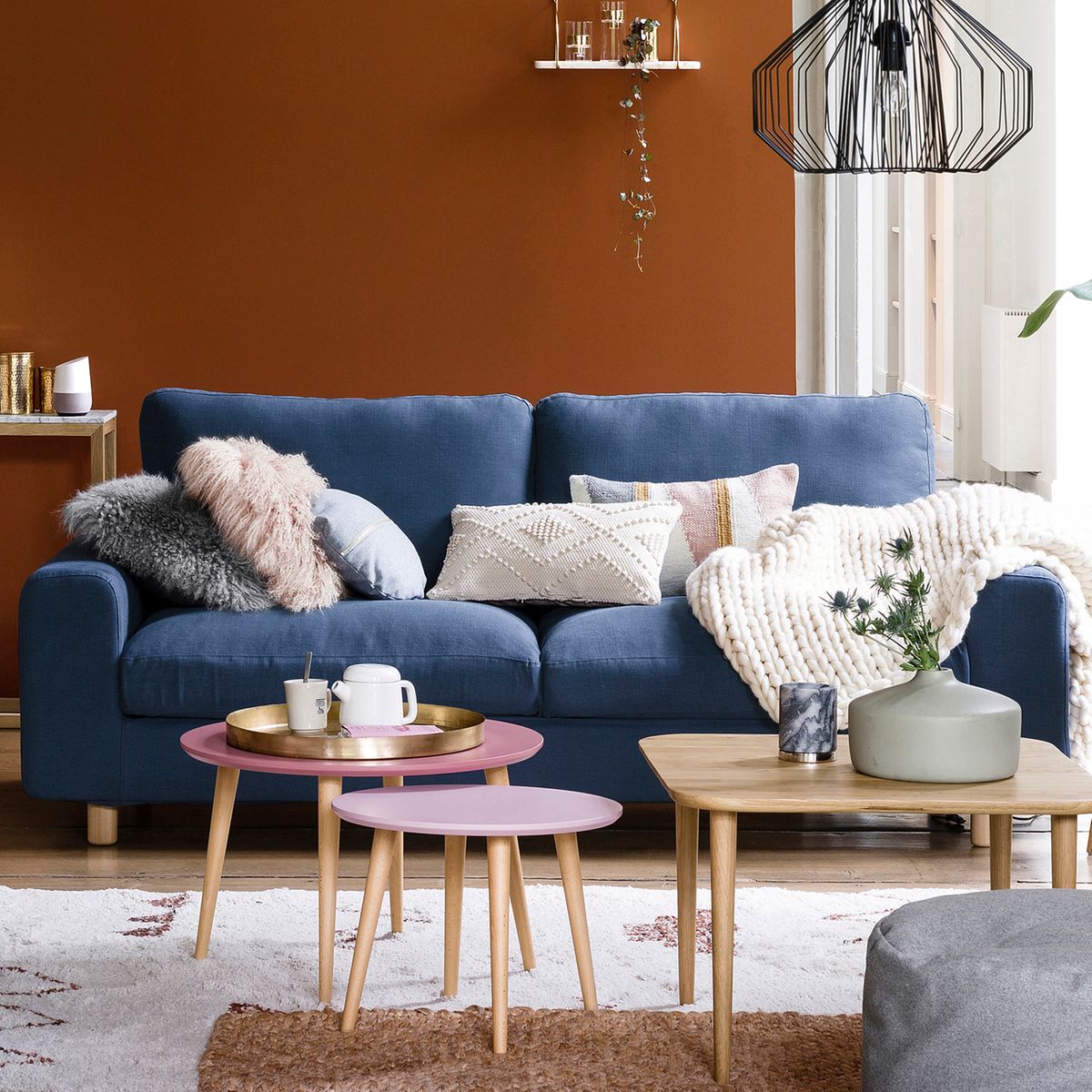 décoration scandinave moderne mur peinture ocre jaune moutarde coussin canapé combien ensemble règle nombre