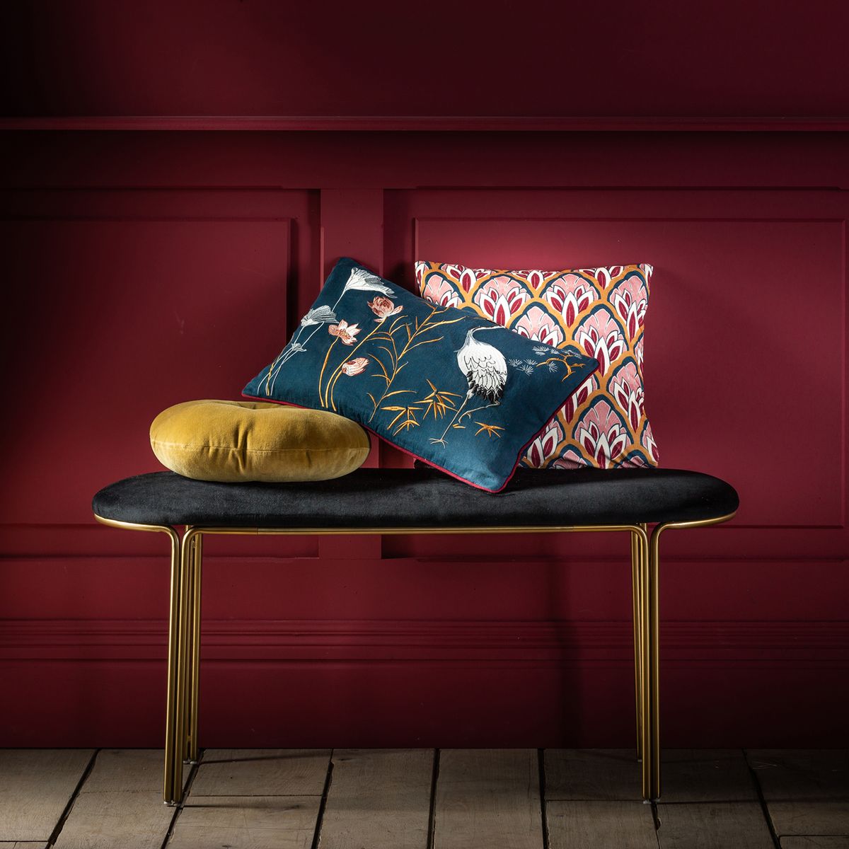 comment choisir ses coussins d intérieur mélange motif matière velours jaune moutarde héron art déco