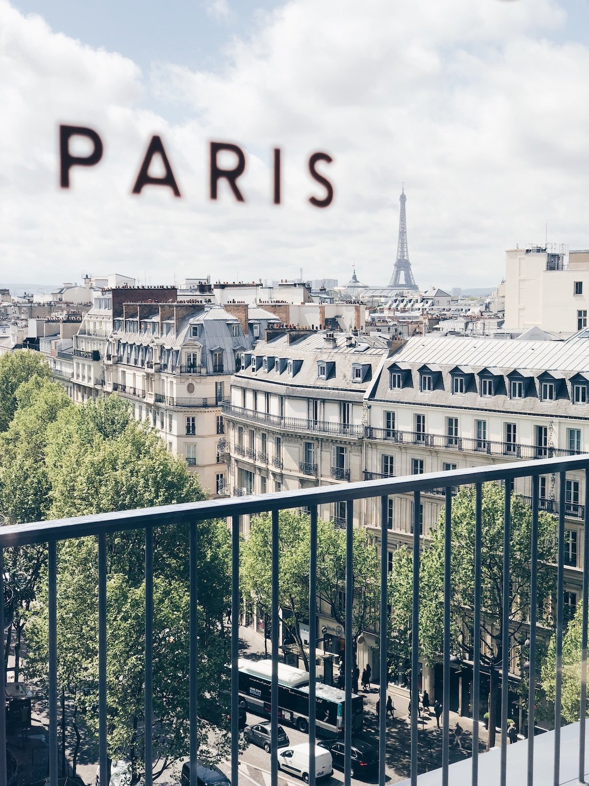 histoire paris architecture immeuble haussmannien tour eiffel haussman