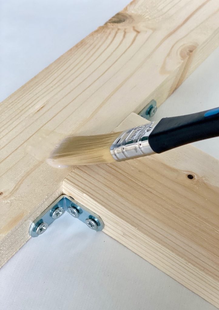 pose vernis incolore bois étagère animal chat à faire soi-même