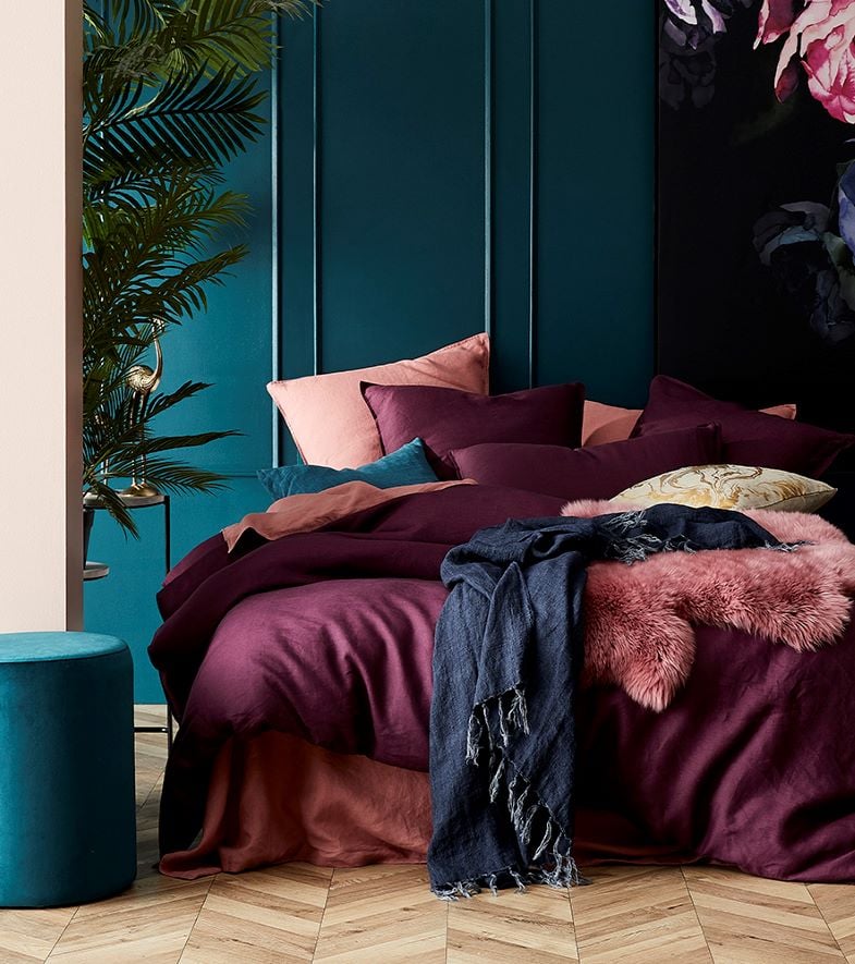 chambre vintage prune bleu cosy corner plaid fourrure rose