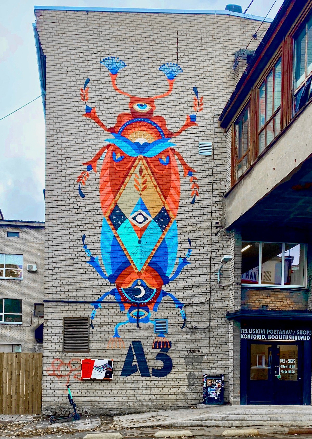 street art scarabée telliskivi ancienne usine soviétique mur brique blog clemaroundthecorner