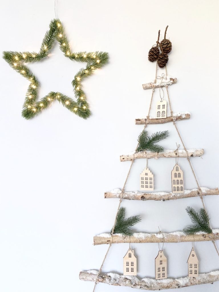 décorer ses murs sans percer sapin de Noël diy rondin bouleau enneigé