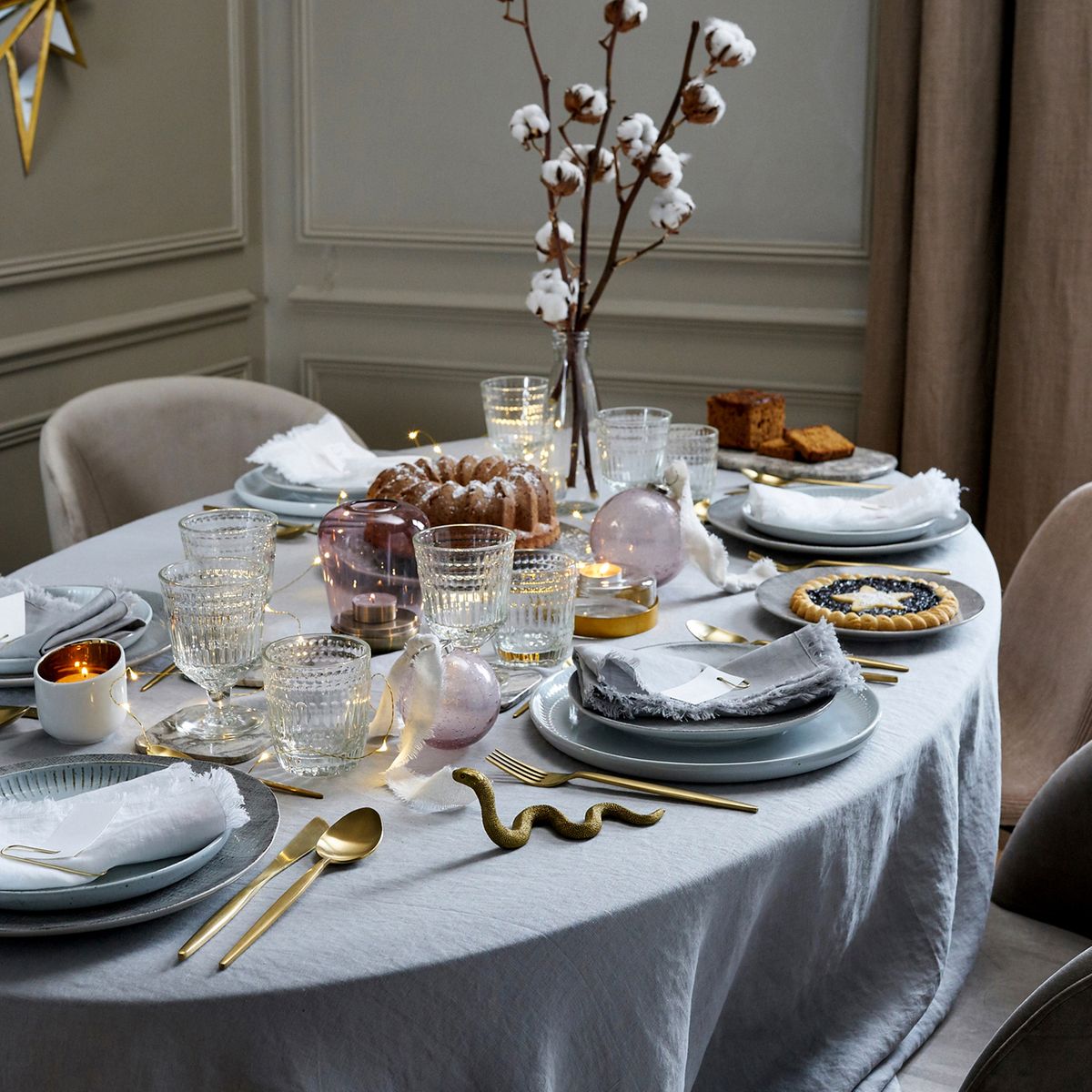 déco table doux cosy bleu pastel couverts laiton